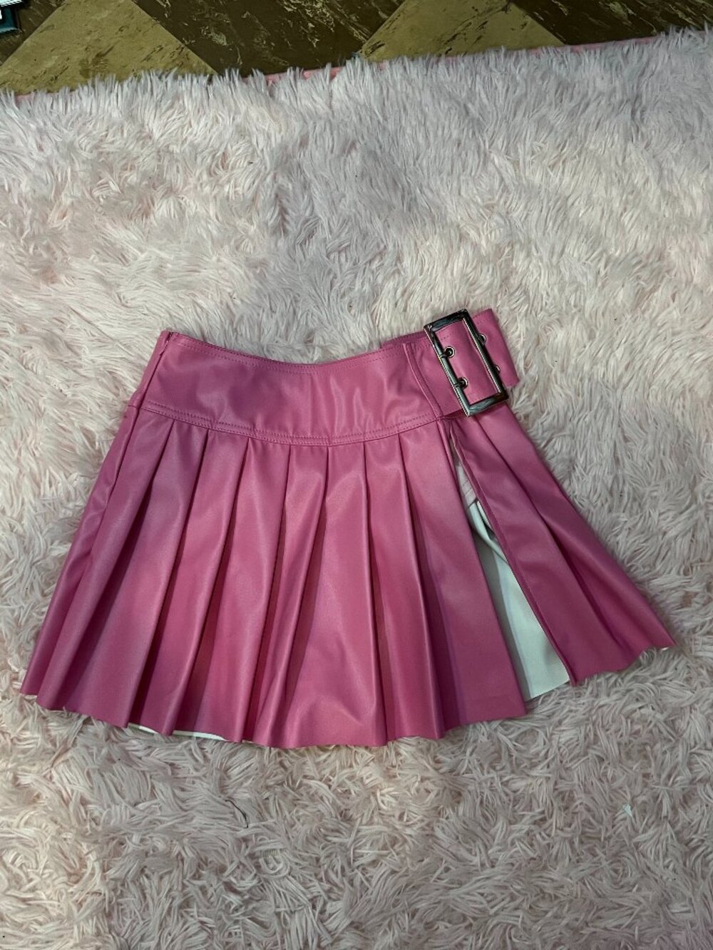 Pink Low Rise Buckle Detail Pleated Mini Skirt